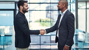 Young businessman shaking hands in the center_184